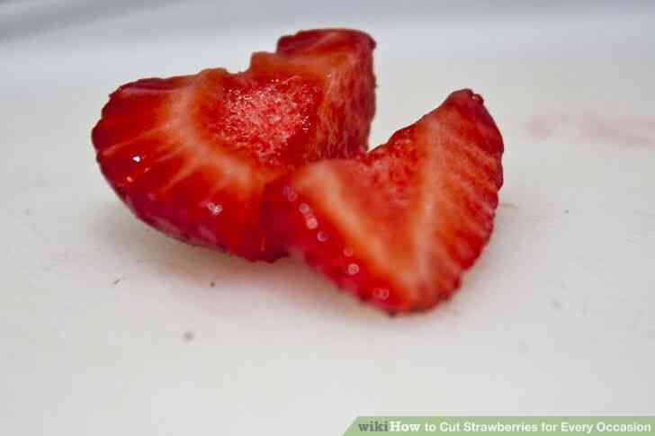 Image intitulée Couper les fraises à l